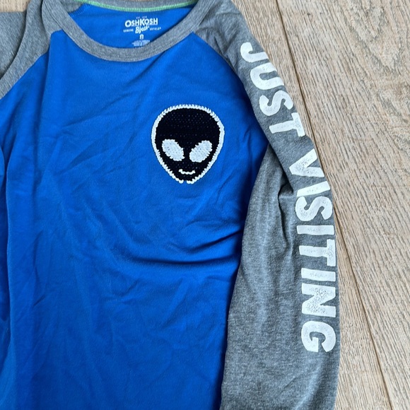 EUC Alien Reversible face from green to Black Long Sleeve T Boys size 8 soft - Picture 2 of 4